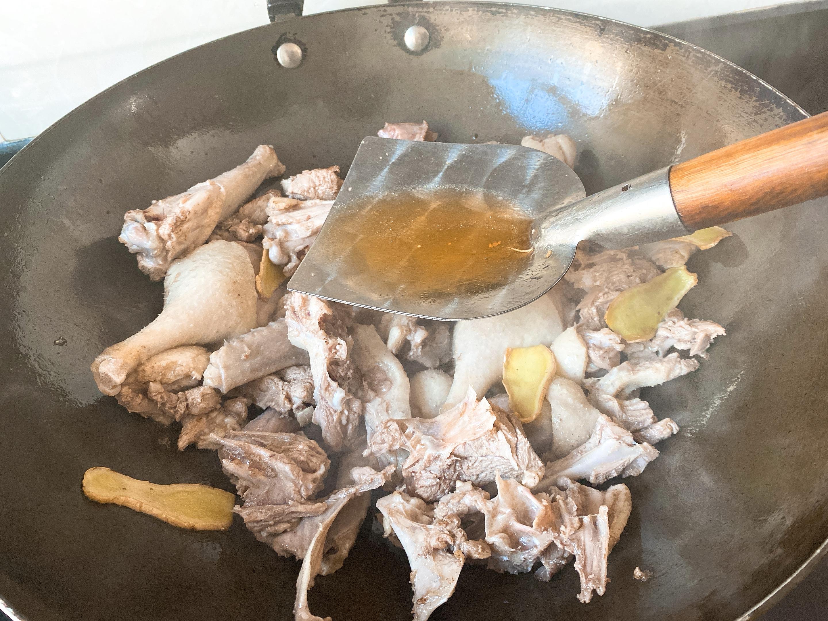 鸭汤焯水后要不要炒一下,高丽参鸭汤鸭子要焯水吗