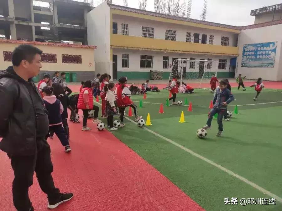 邓州市城区二小足球比赛,邓州校园足球比赛