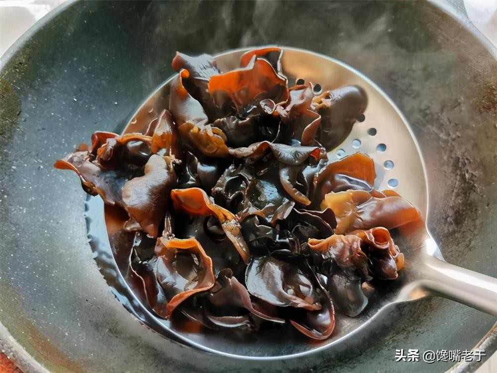 炒木耳老是炸咋办,木耳炒时怎样避免爆锅