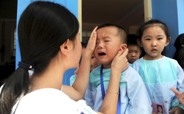 孩子上幼儿园都有哪些不适应,小孩上幼儿园不适应是什么症状