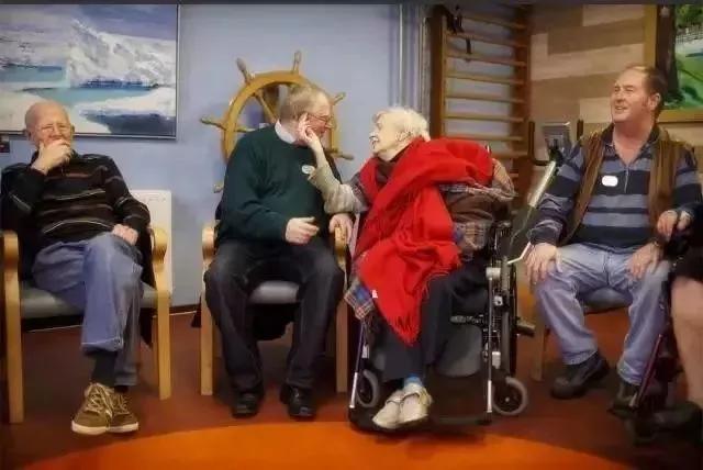 世界上最伟大的*局骗**：152名老人被骗8年，却觉得无比快乐