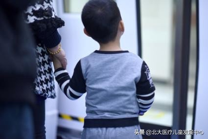 不会给孩子买东西怎么办,17岁自闭症男孩独自乘坐地铁