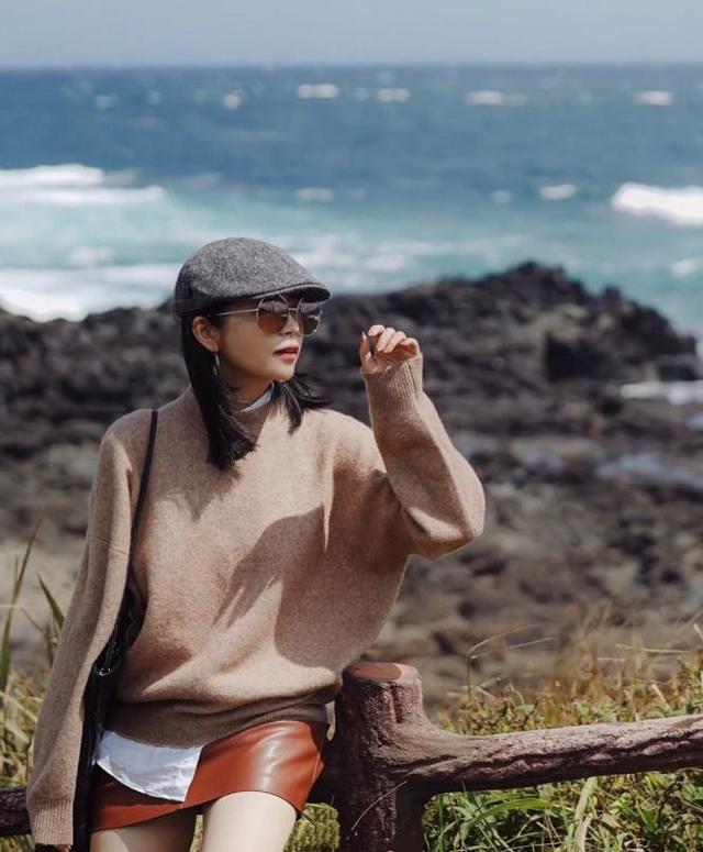 开春这样穿清新又有质感毛衣,毛衣这样穿再普通的毛衣也时髦
