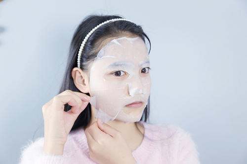 白到反光的皮肤,皮肤白反光