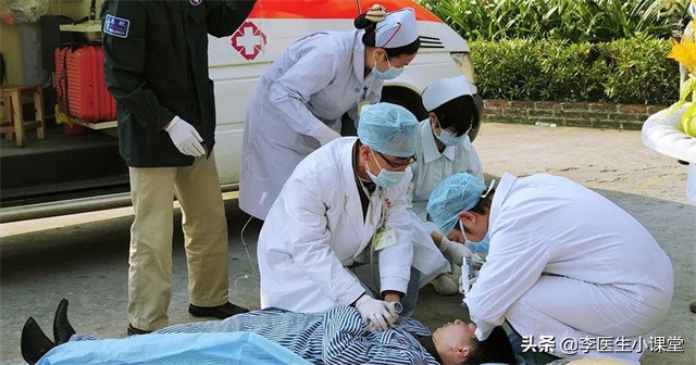 家人脑出血住院家庭怎么办,家里人出现脑出血家庭急救方法