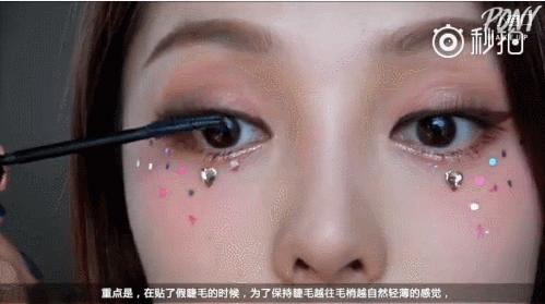 化妆教程自然妆眼影,日常妆亮片怎么贴脸上好看图