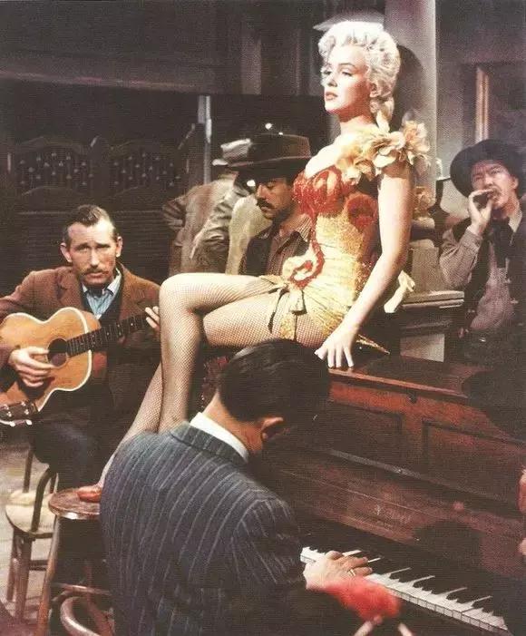 女人爱穿的袜子,女人穿丝袜和棉袜区别