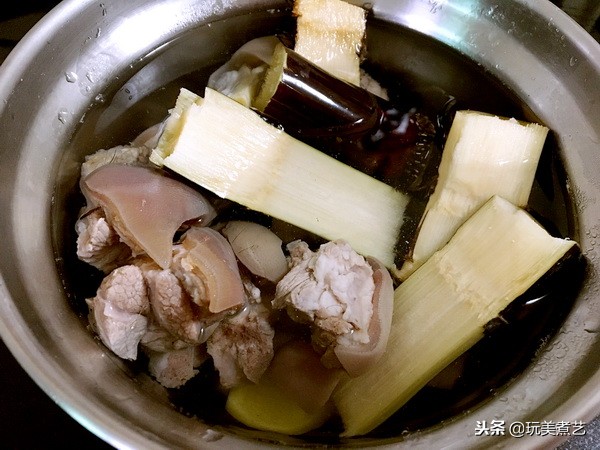 一锅羊肉，十里飘音，细腻清纯，肉质自然鲜美，蔗香毫无腥膻