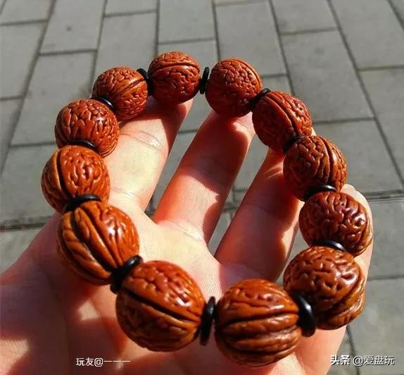 盘手串是不是很脏,盘透的黄花梨手串