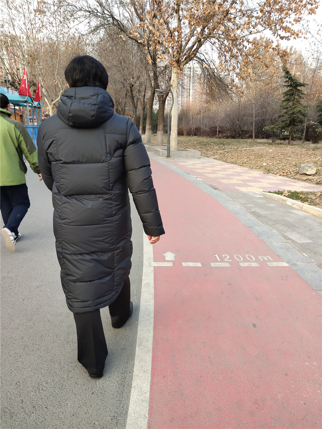 迪卡侬长款羽绒服,迪卡侬trek100羽绒服