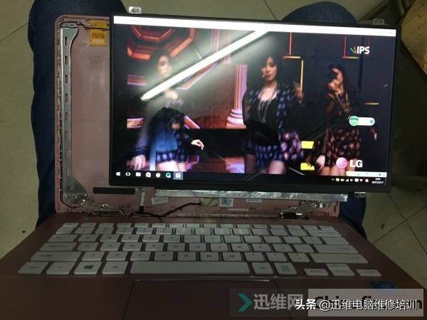 三星910S笔记本闪屏，无背光，原来问题出在这儿，几分钟轻松搞定