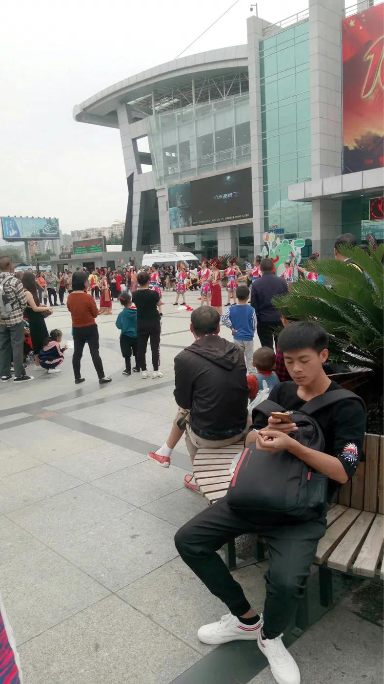 张家界天门山悬崖峭壁的视频,张家界天门山山峰险峻风景秀美