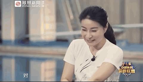 郭晶晶背着爱马仕的包,郭晶晶拎13万的爱马仕