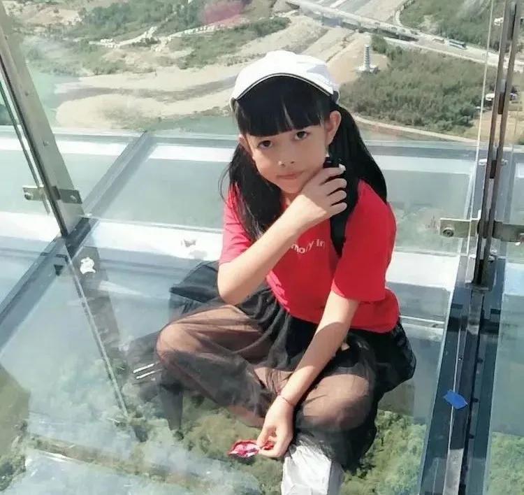 升旗手护旗手上升旗台步骤,升旗和护旗手的简短讲话