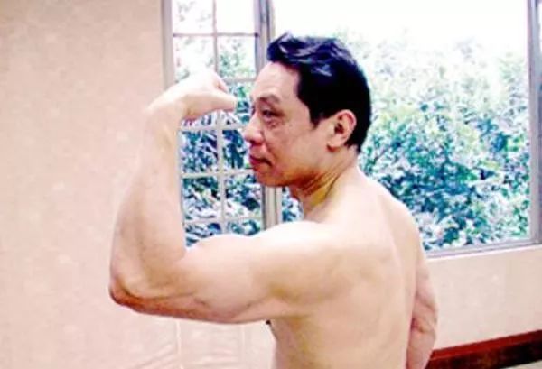 钟南山83岁健身教授,钟南山69岁打篮球