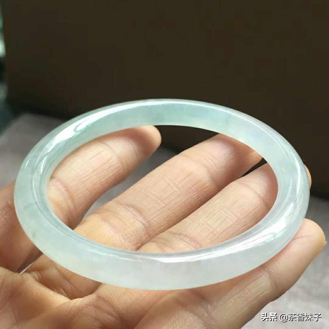 玉石手镯有裂缝能戴吗,玉石手镯长期不佩戴需要怎么保管