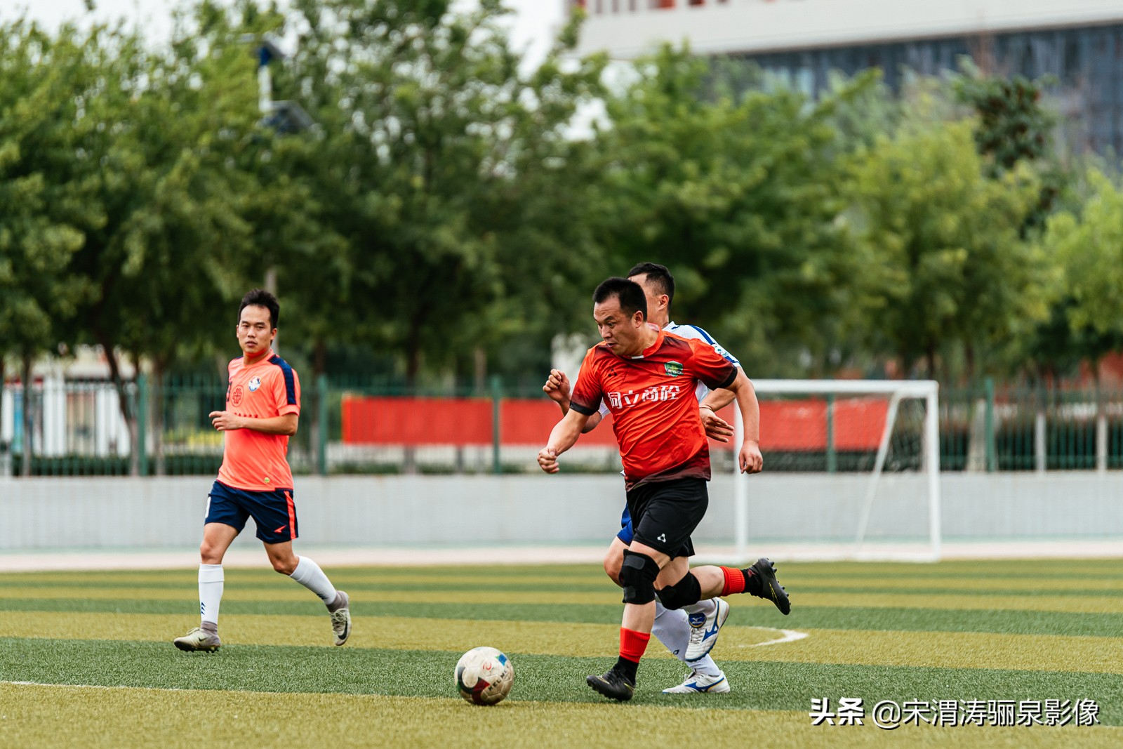 陕西渭南：庆祝安笙园杜中80‘S足球队成立三周年友谊赛图纪