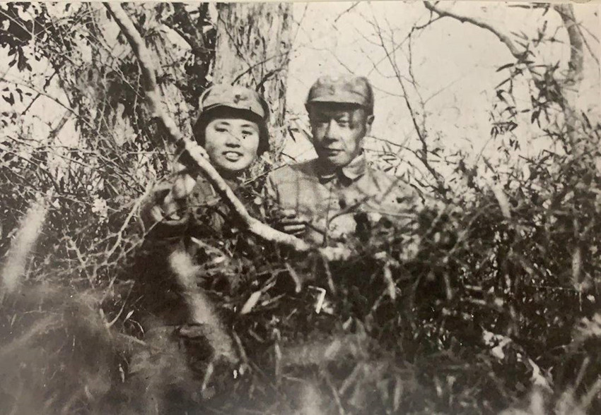 儒将陈毅：军大衣里藏情书，用诗词与家人沟通，与儿子对弈常悔棋