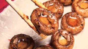 只有3张桌子的小破店，竟然把烧烤做得像米其林3星