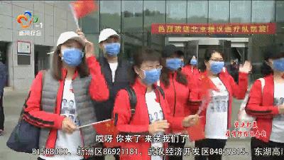 最高的礼遇最深的敬意,最高礼遇迎接英雄凯旋路人鸣笛