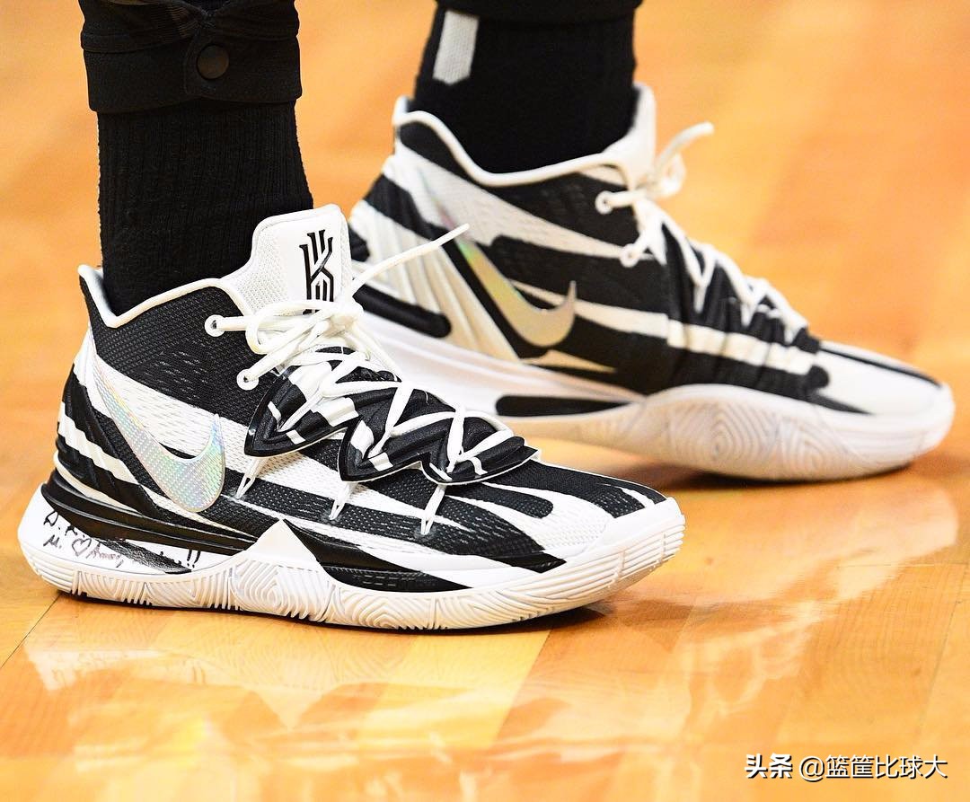 哈勒尔秀个性定制！3月12日NBA赛场球鞋赏析