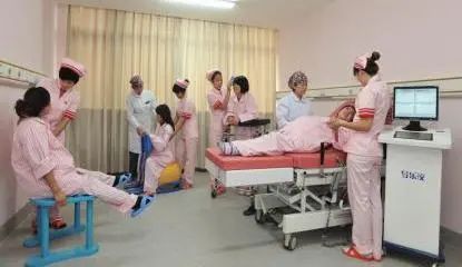 学习正常分娩指南，优化孕妇在产程和分娩中的体验，维护产妇尊严