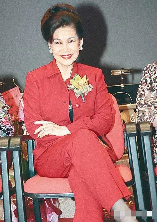 霍英东家的三房太太，为什么只有原配吕燕妮，旺夫又旺己？