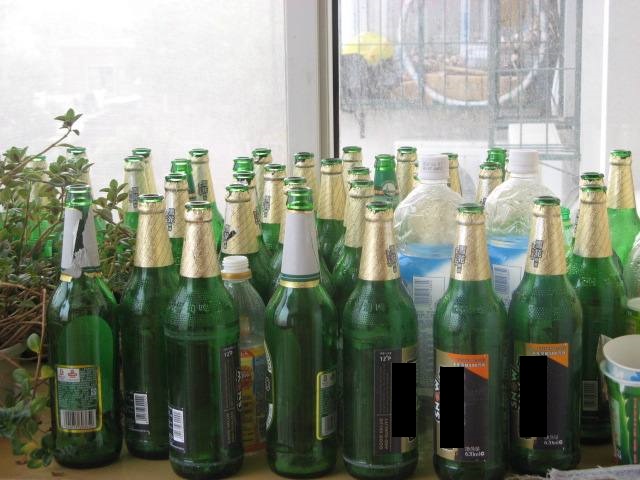 用完的啤酒瓶不要丢了巧手改造,喝完的酒瓶别扔做个水杯