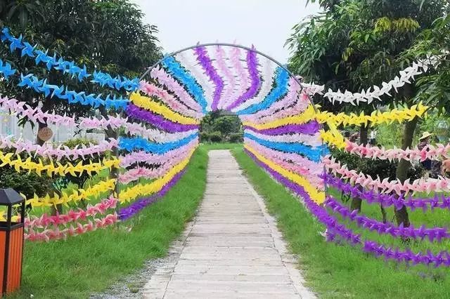 新春打卡重庆香水百合网红艺术节，坐小火车、玩玻璃滑道...