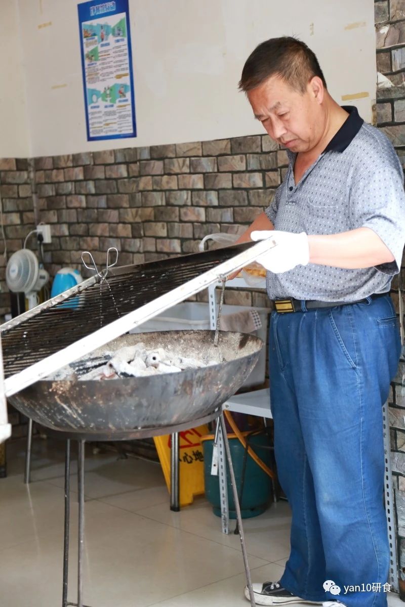 昆明滇池美食推荐菌火锅,滇池边菌子火锅