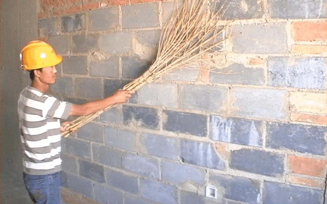 盖房子如何防止墙面返碱,农村房墙面返潮起碱是什么原因