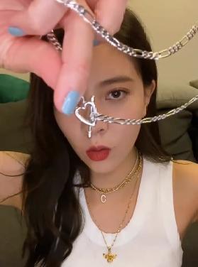 宋妍霏的潮流穿搭,宋妍霏一个被演技耽误的时尚博主