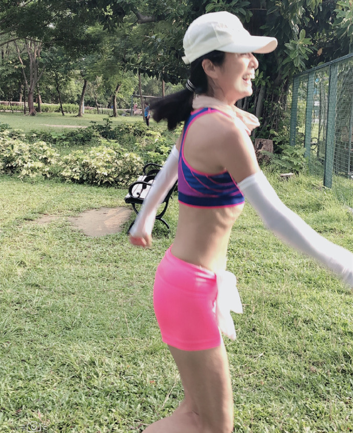 米雪背肌照,米雪马甲线