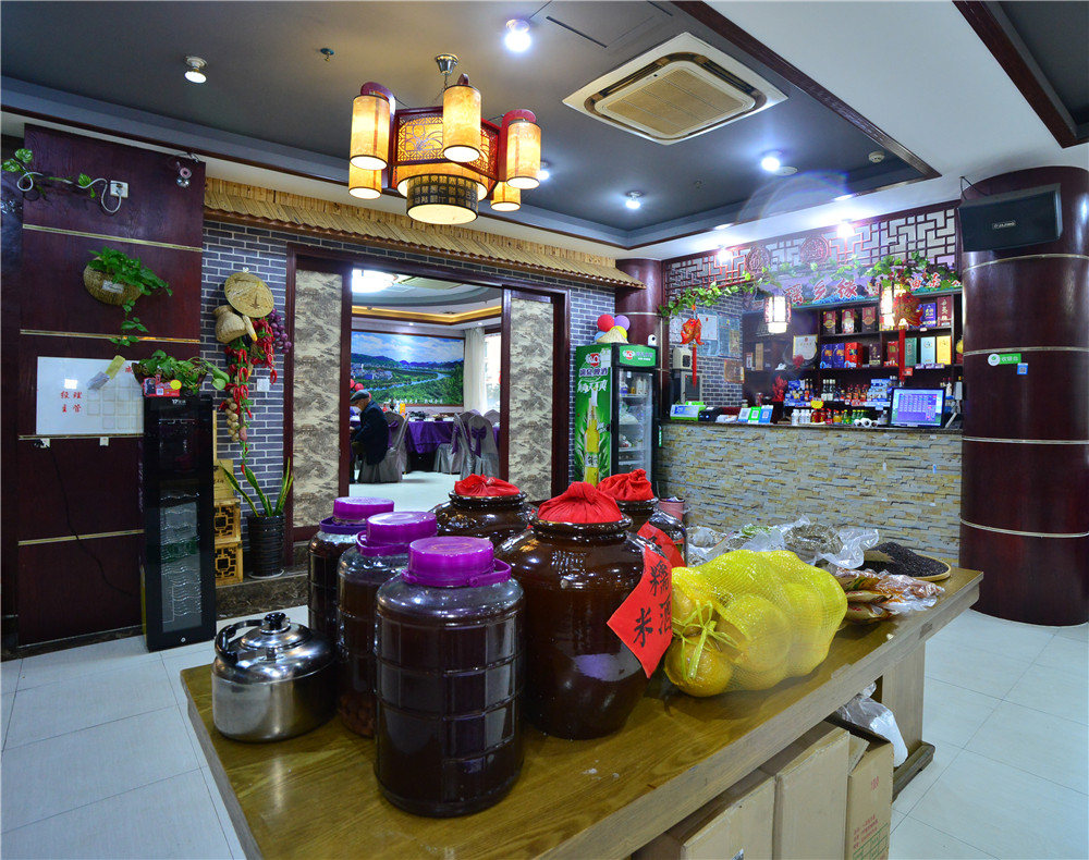 桂林藏在山洞里的油茶店,桂林开在半山腰的油茶店