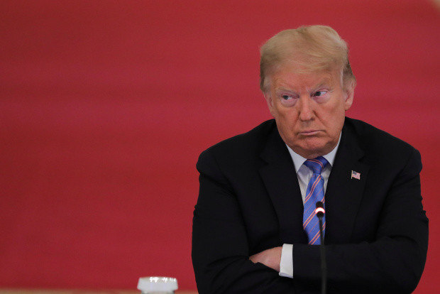 伊朗要抓特朗普,美国该怎么办?墙倒众人推,特朗普的日子不好过