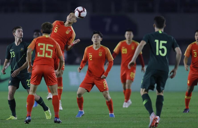 24小时惨遭3次暴击！中国足球*毛老**病仍然没改，但2人可昂首离开