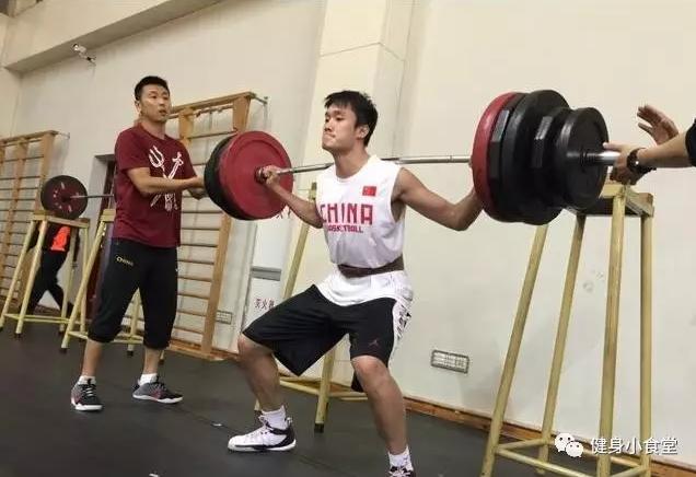 为什么不要用史密斯架练习深蹲,为什么不建议用史密斯机练深蹲