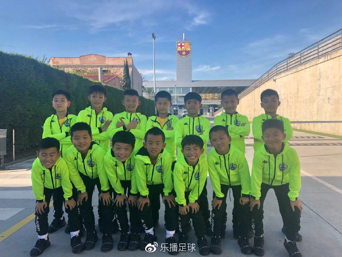 巴萨无缘出线,中国足球小将输给谁了