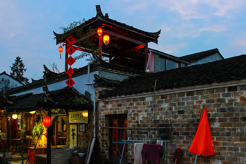 夜幕下的古灯,夜幕下的查济古村