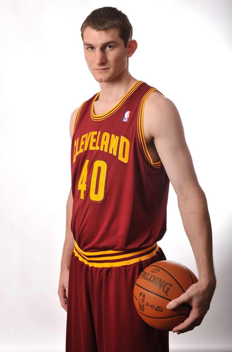 体坛十大巅峰运动员,中国体坛三大风云人物是谁