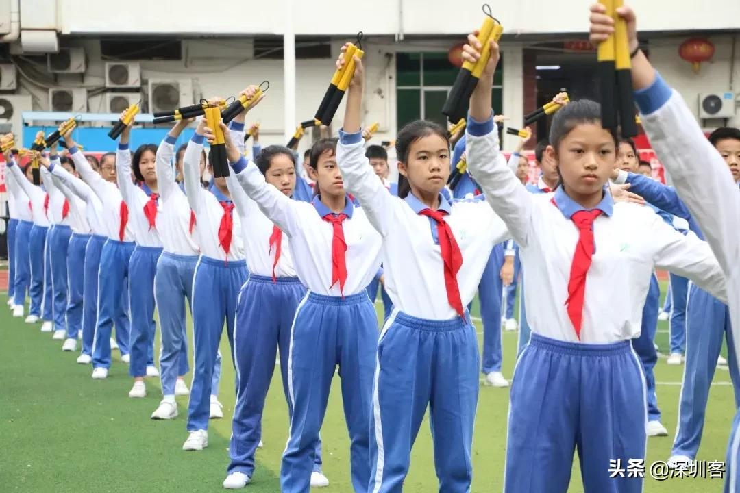 网球羽毛球哪个适合孩子,网球深圳哪里有