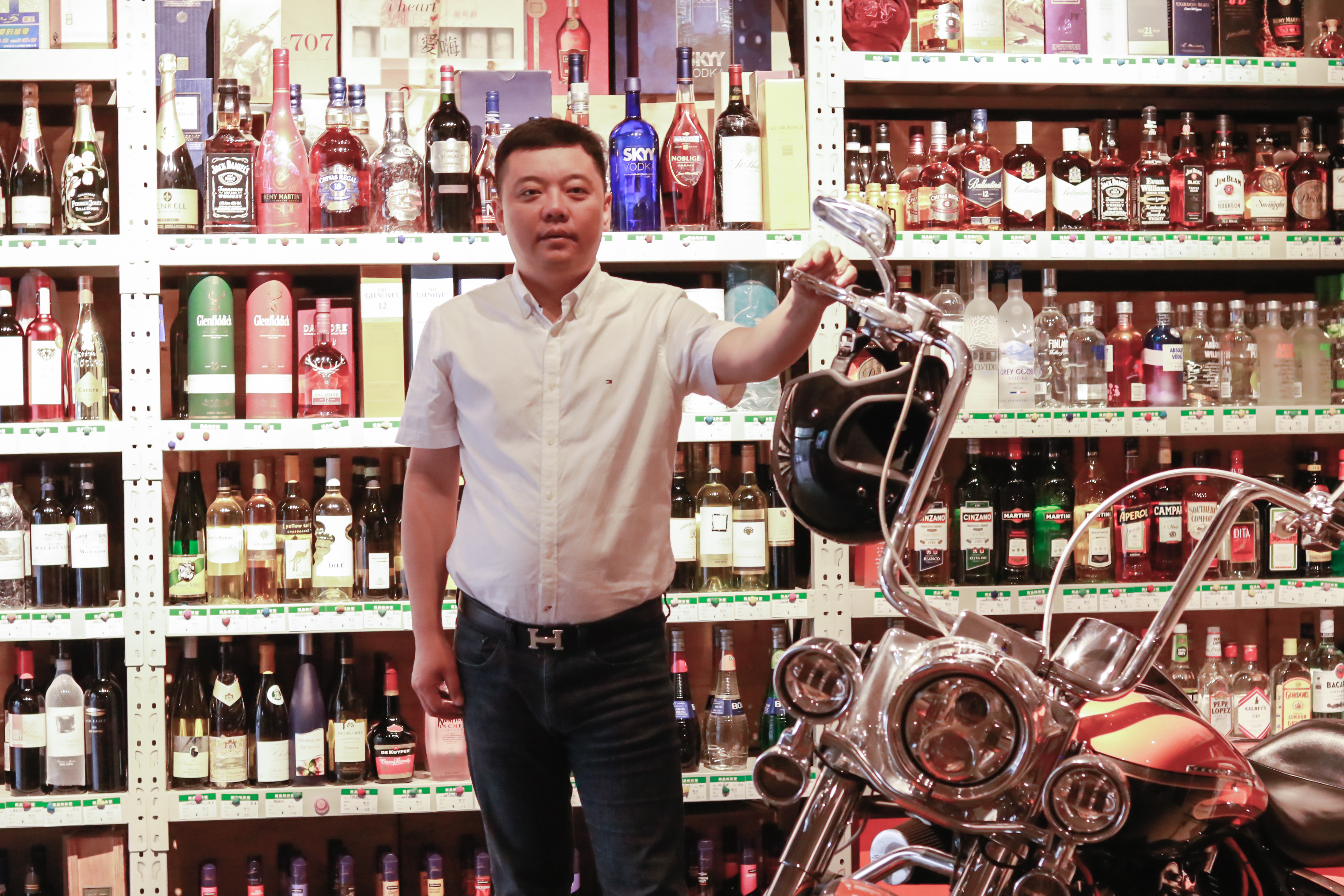 与酒相伴到永久,清风作伴烈酒相随