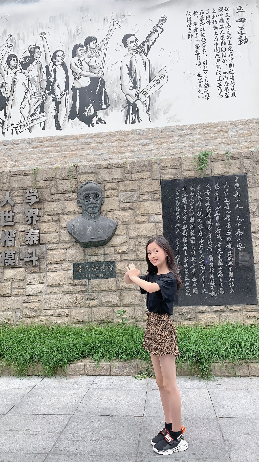 童模裴佳欣穿礼服,裴佳欣是怎么当上童模的