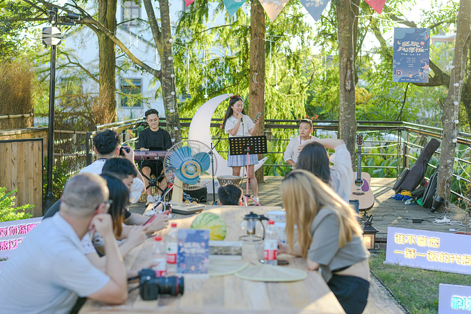 初夏品风凉饭，南北湖商玉客栈，推窗有山水