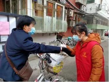 90后经典歌曲,90后行长静姐创业的直播间