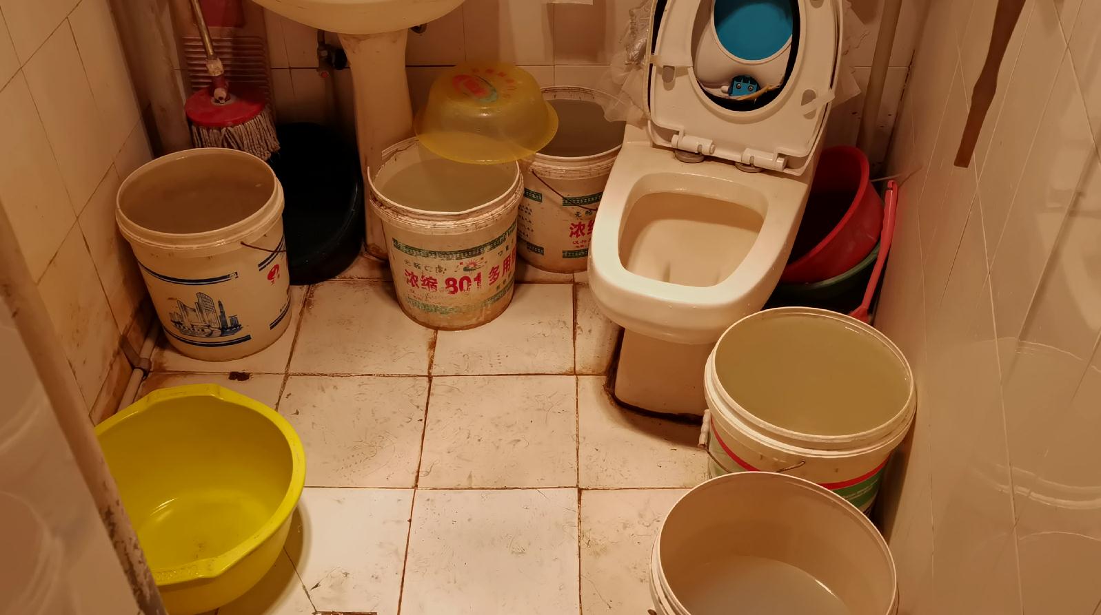 家里漏水是楼上的原因吗,家里漏水谁负责损失