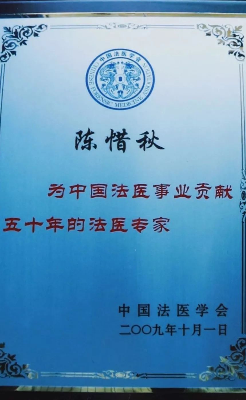 中国法医解剖无名女尸现场,女法医在殡仪馆解剖尸体