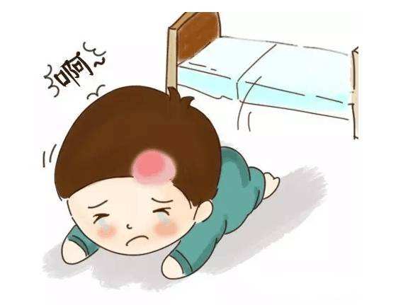 宝宝摔下床千万不能大意,宝宝掉下床怎么不去自责