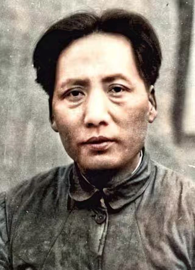 郭沫若说青年毛*东泽**貌如女子，却不知其精通拳术击剑，是足球健将