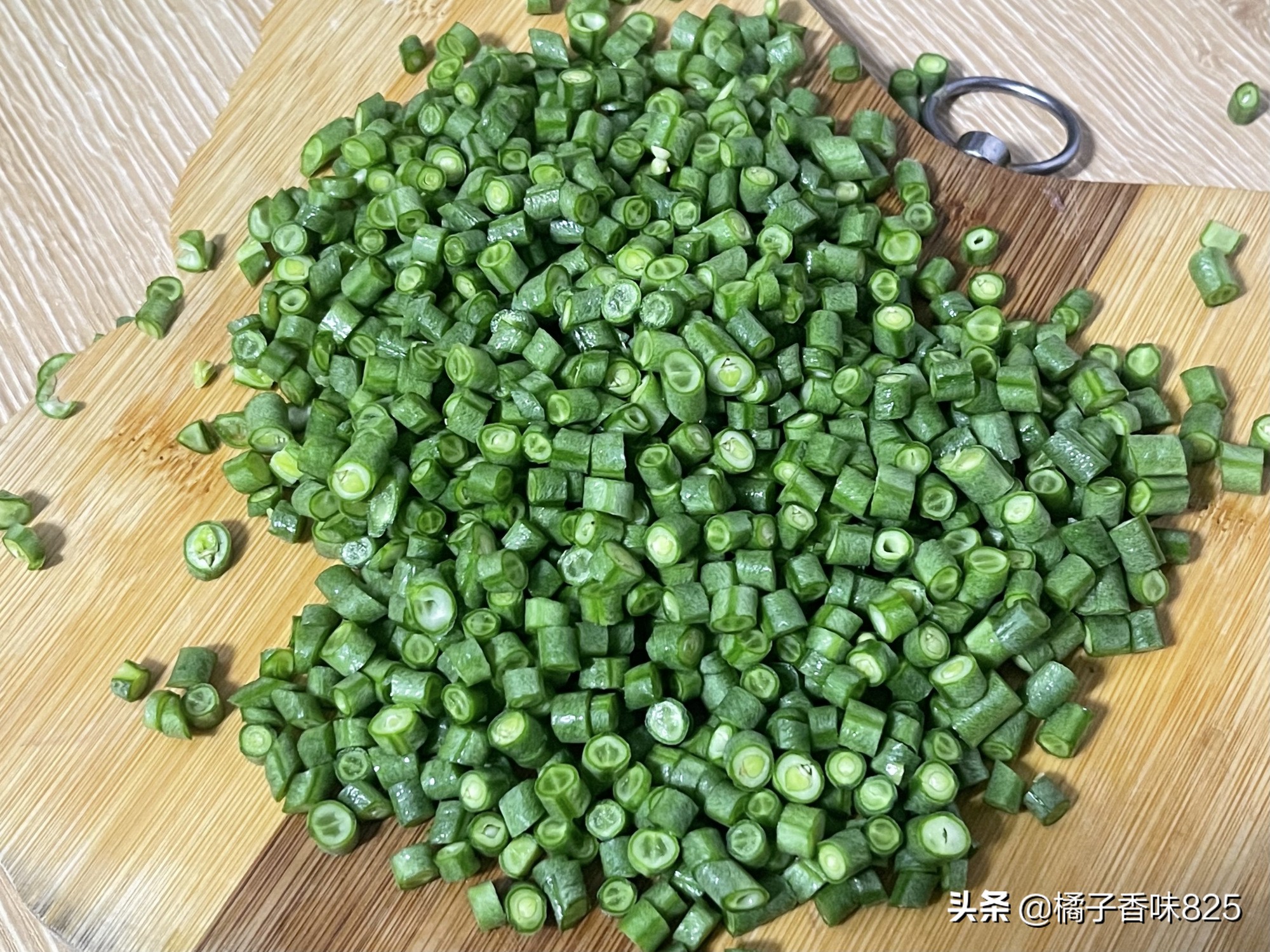 长豇豆怎么做成面食吃,豇豆和什么菜配做出来好吃